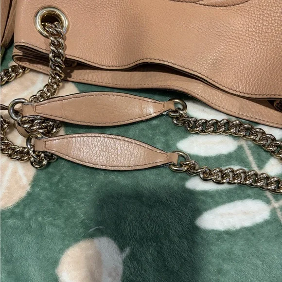 Gucci Beige Leather Shoulder Bag with Gold Chain - Picture 13 of 17